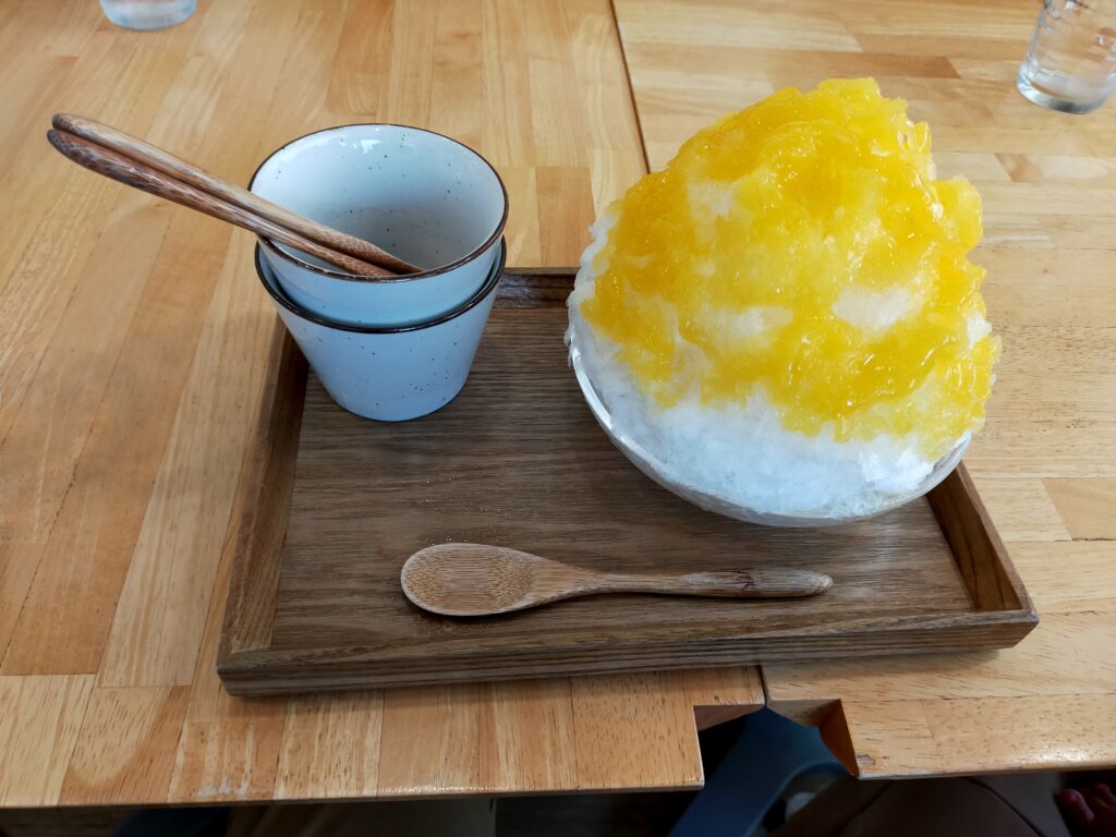 御茶乃子マンゴー味かき氷
全体写真