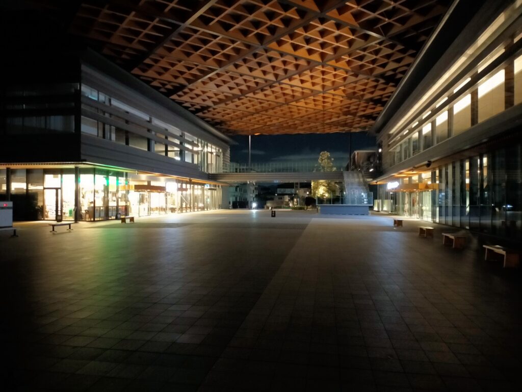 夜のコンペティションセンター奈良