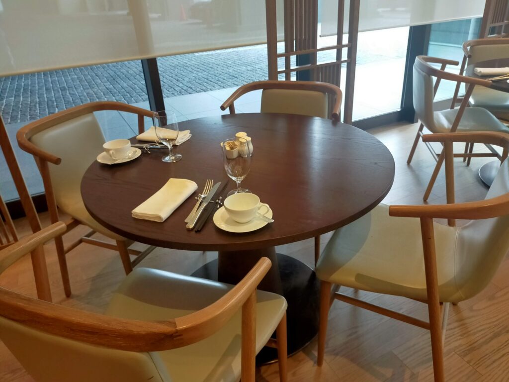 JWマリオットホテル奈良シルクロードダイニング丸テーブル