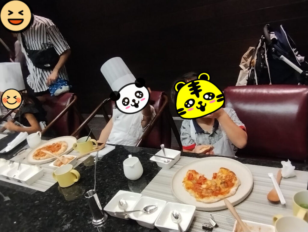 JWマリオット・ホテル奈良キッズサマーキャンプクッキングクラス・ピザ完成後試食